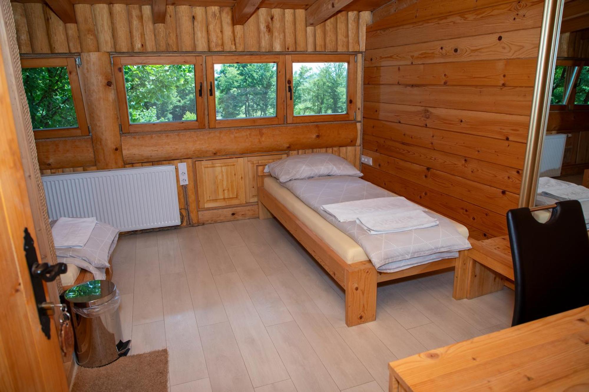 Guest House Mala Prica Zivinice Екстер'єр фото