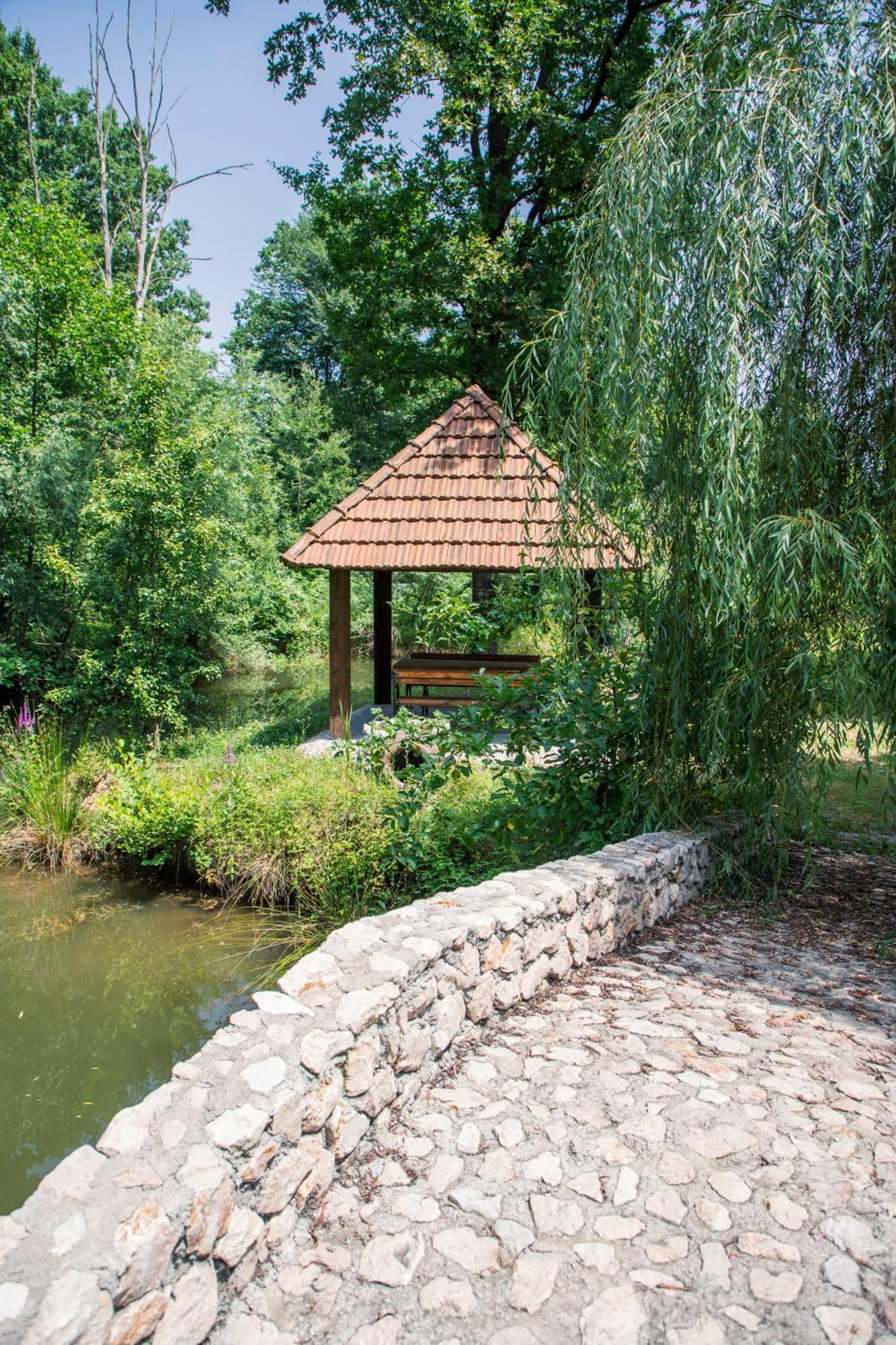 Guest House Mala Prica Zivinice Екстер'єр фото