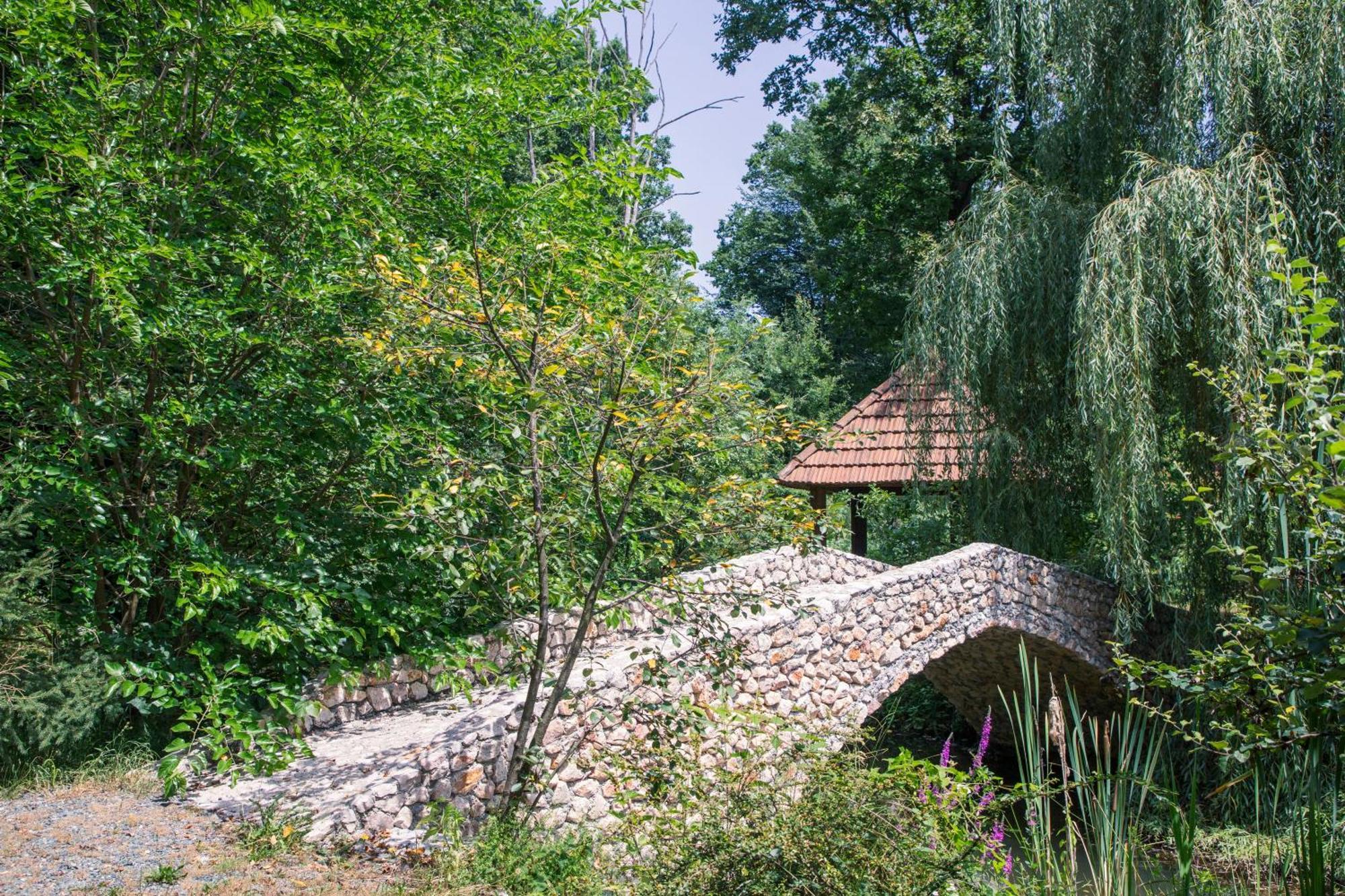 Guest House Mala Prica Zivinice Екстер'єр фото